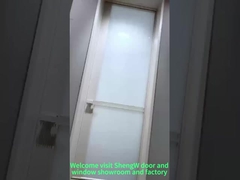 बहुत संकीर्ण बाथरूम का दरवाजा