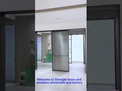 अत्यधिक संकीर्ण तीन स्लाइडिंग दरवाजे